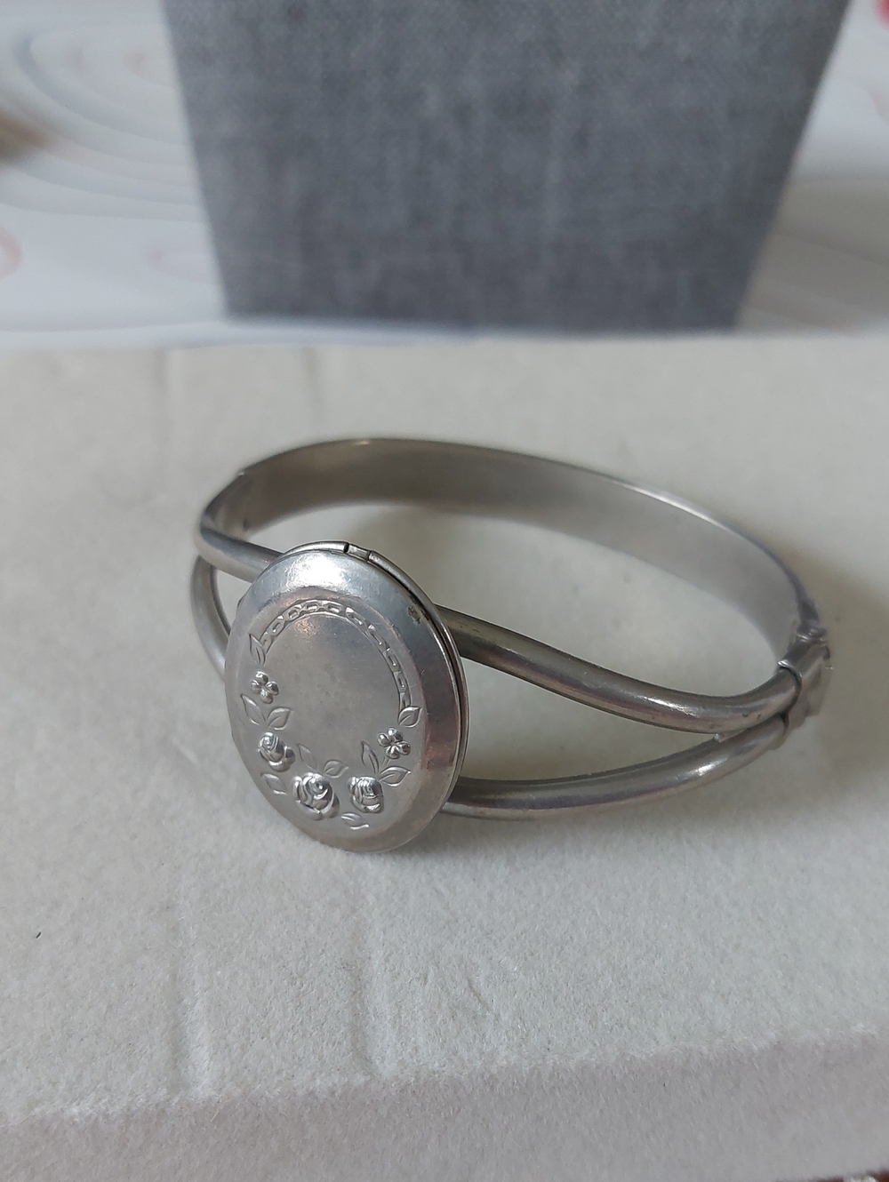 Vintage Silvertone Etched Rose Opening Locket Hinged Cuff Bracelet
